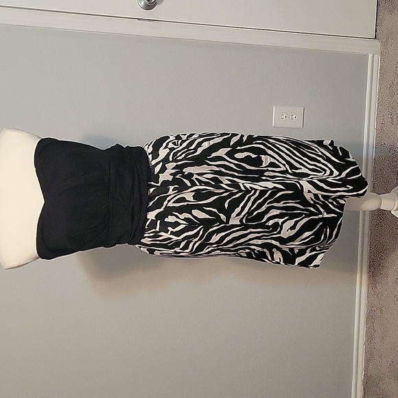 Chic Black and White Strapless Dress - Picture 1 of 8